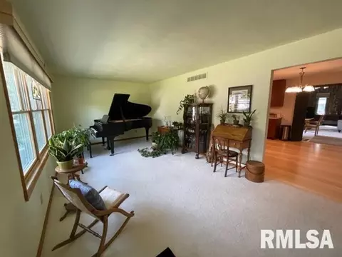 908 Pennyoaks Dr, Macomb, IL 61455 photo 7