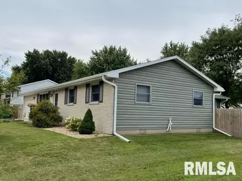 908 Pennyoaks Dr, Macomb, IL 61455 photo 3