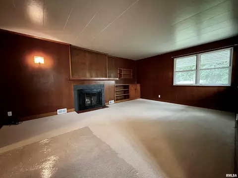 836 Beverly Ave, Macomb, IL 61455 photo 3