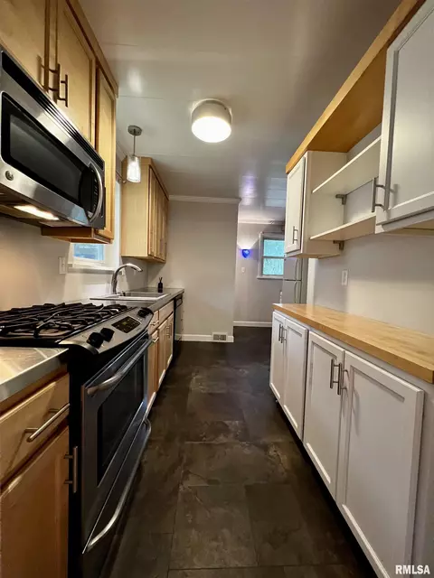 836 Beverly Ave, Macomb, IL 61455 photo 9