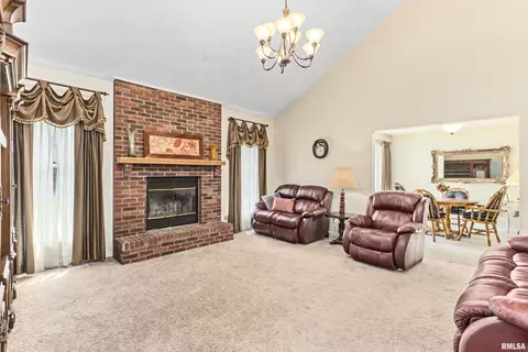 404 E 3rd St, Delavan, IL 61734 photo 10