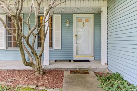 404 E 3rd St, Delavan, IL 61734 photo 8