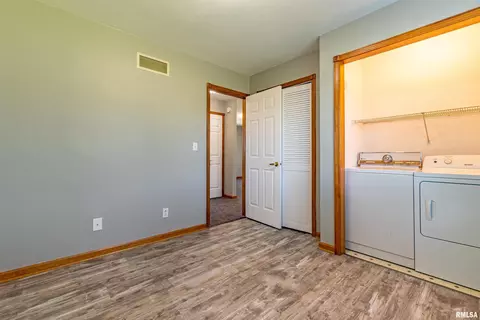1215 E Chestnut St, Canton, IL 61520 photo 11