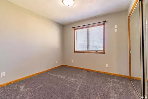 1215 E Chestnut St, Canton, IL 61520 photo 7