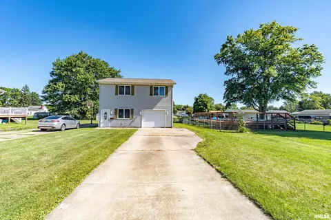 1215 E Chestnut St, Canton, IL 61520 photo 2