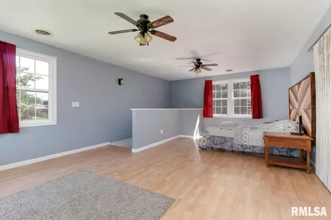 107 W B St, Delavan, IL 61734 photo 7
