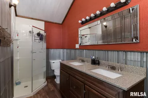 107 W B St, Delavan, IL 61734 photo 4