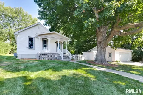 107 W B St, Delavan, IL 61734 photo 1