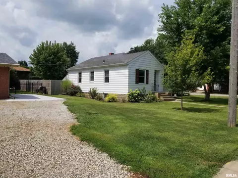 1160 N Main St, Canton, IL 61520 photo 2