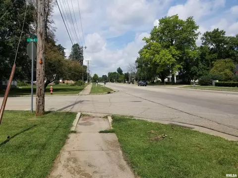 1160 N Main St, Canton, IL 61520 photo 4