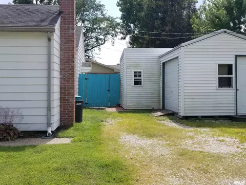 1160 N Main St, Canton, IL 61520 photo 8