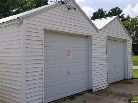 1160 N Main St, Canton, IL 61520 photo 12