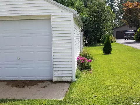 1160 N Main St, Canton, IL 61520 photo 15