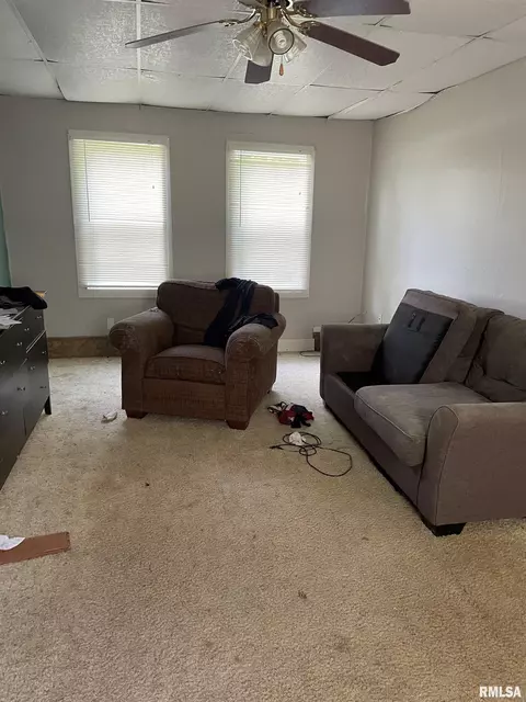 220 W Pierce St, Macomb, IL 61455 photo 2
