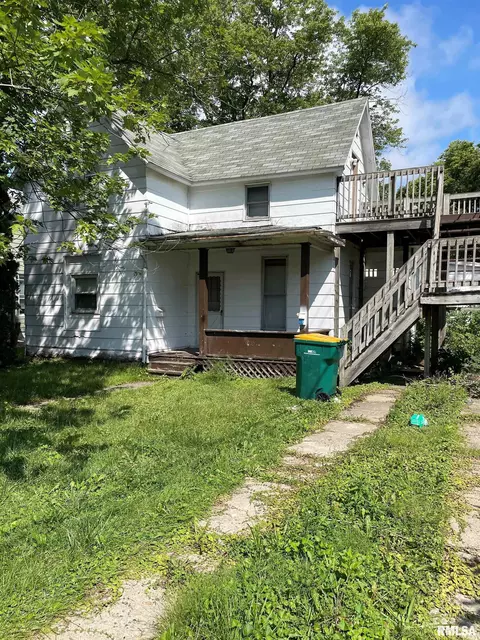 220 W Pierce St, Macomb, IL 61455