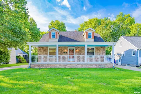806 Spring St, Washington, IL 61571 photo 1