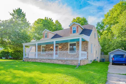 806 Spring St, Washington, IL 61571 photo 2