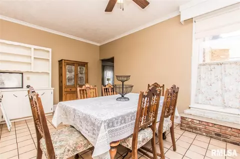 402 E State St, Manito, IL 61546 photo 9