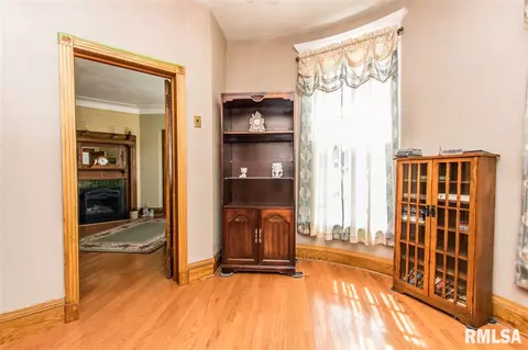 402 E State St, Manito, IL 61546 photo 17