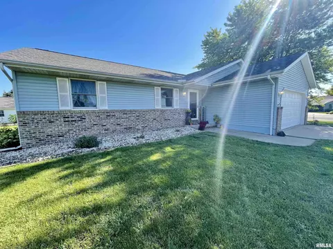 2203 Mitchell Dr, Eureka, IL 61530 photo 1