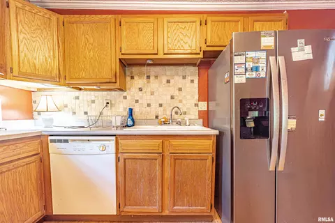 209 N Rolla St, Eureka, IL 61530 photo 11