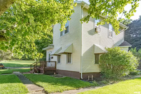 209 N Rolla St, Eureka, IL 61530 photo 2