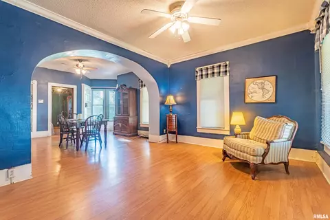 209 N Rolla St, Eureka, IL 61530 photo 3