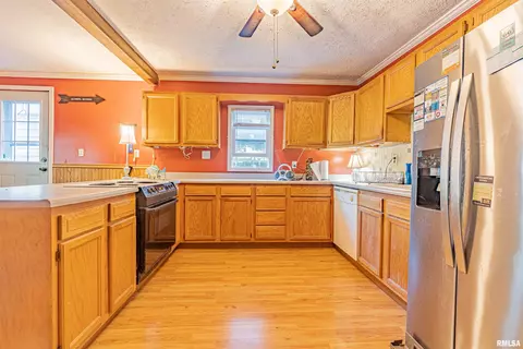 209 N Rolla St, Eureka, IL 61530 photo 10