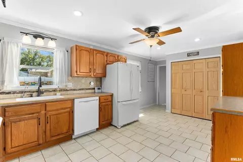 308 Maplewood Blvd, Dunlap, IL 61525 photo 11
