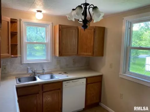 1602 E Wheeler St, Macomb, IL 61455 photo 6