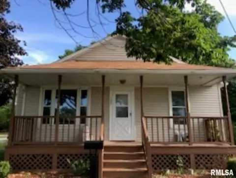 1602 E Wheeler St, Macomb, IL 61455 photo 2