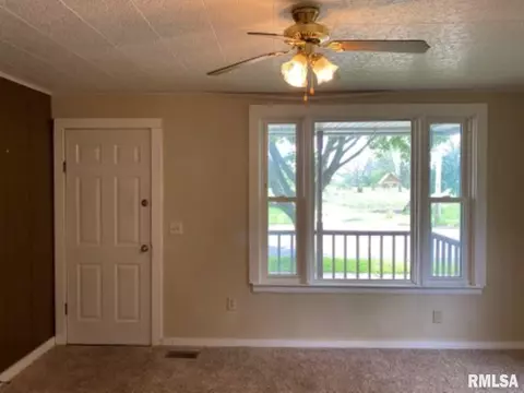1602 E Wheeler St, Macomb, IL 61455 photo 4