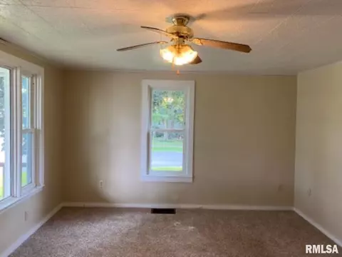 1602 E Wheeler St, Macomb, IL 61455 photo 5