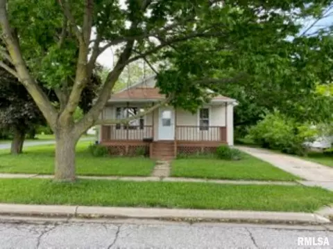 1602 E Wheeler St, Macomb, IL 61455 photo 3