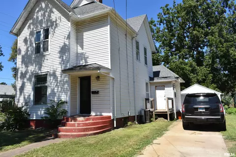 209 E Ash St, Canton, IL 61520