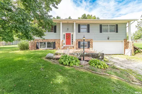 1335 Douglas Rd, Metamora, IL 61548 photo 2