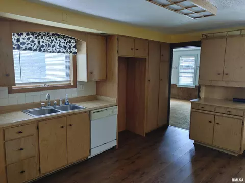 1147 E Guth Rd, Washington, IL 61571 photo 9