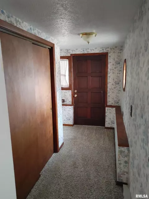 1147 E Guth Rd, Washington, IL 61571 photo 8