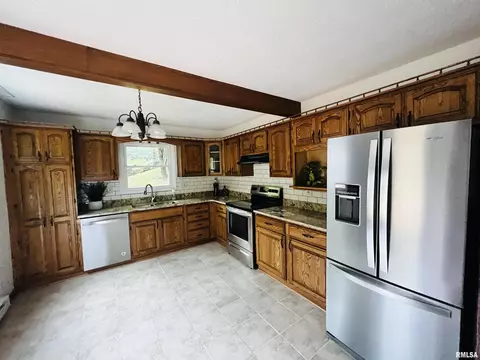 416 Hurst Dr, Macomb, IL 61455 photo 8