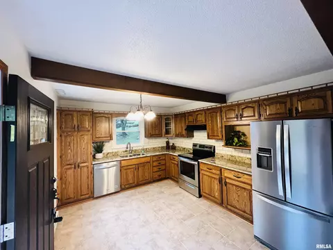 416 Hurst Dr, Macomb, IL 61455 photo 7