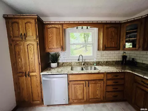 416 Hurst Dr, Macomb, IL 61455 photo 10