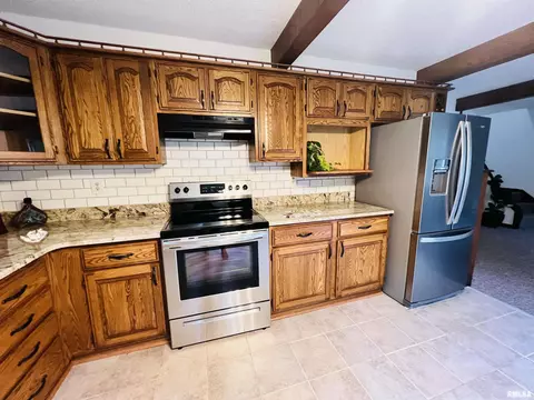 416 Hurst Dr, Macomb, IL 61455 photo 12