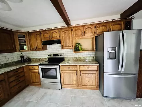 416 Hurst Dr, Macomb, IL 61455 photo 9