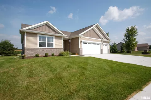10504 N Trail View Dr, Dunlap, IL 61525