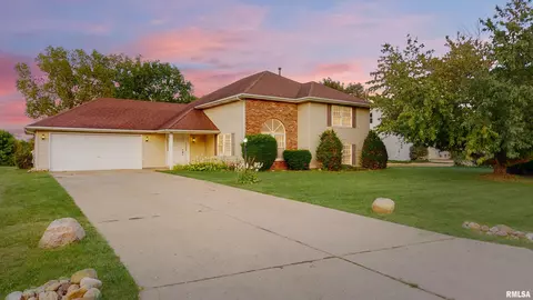 207 Warrior Way, Germantown Hills, IL 61548 photo 1