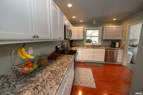 142 E Morningside Dr, Peoria, IL 61614 photo 9