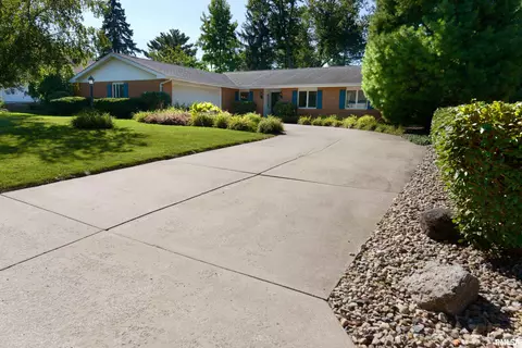 142 E Morningside Dr, Peoria, IL 61614 photo 2