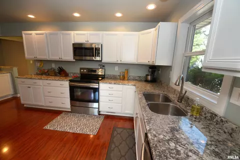 142 E Morningside Dr, Peoria, IL 61614 photo 11