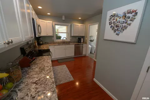 142 E Morningside Dr, Peoria, IL 61614 photo 8