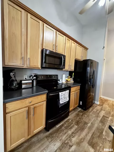 1056 Willow Dr, Macomb, IL 61455 photo 9